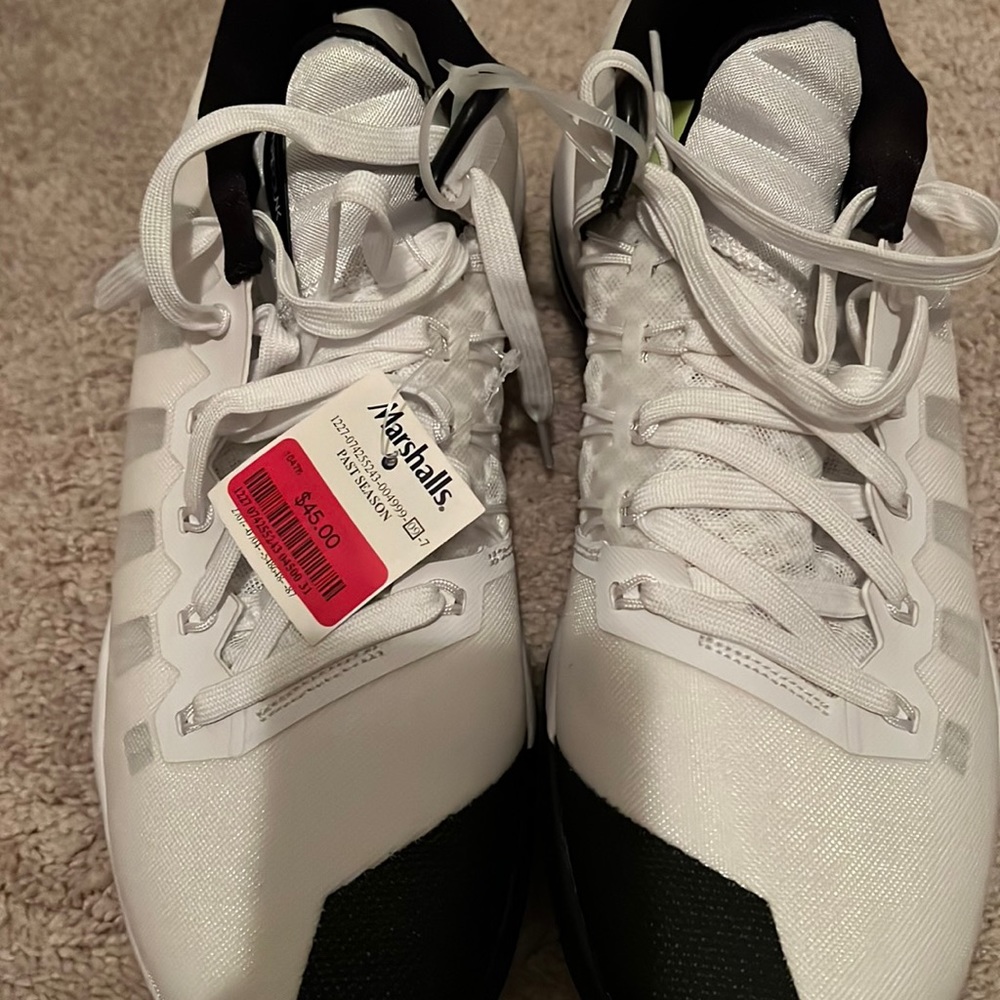 Black and white Nike men’s 11.5